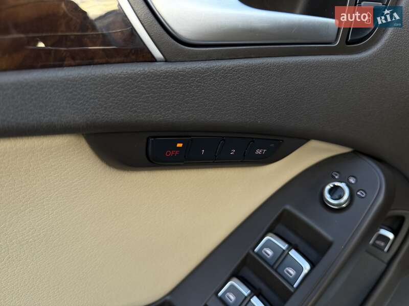 Седан Audi A4 2014 в Львові
