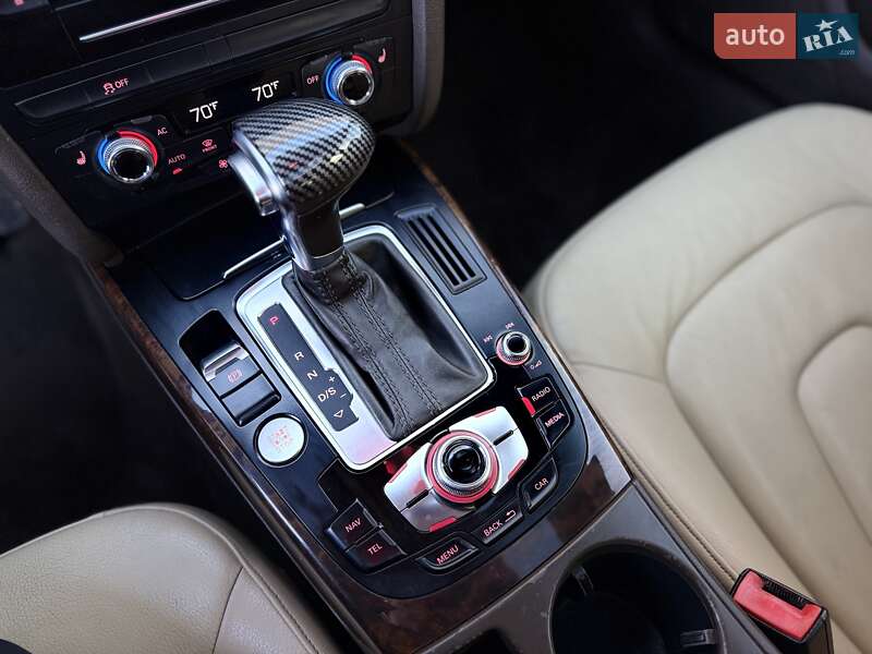 Седан Audi A4 2014 в Львові