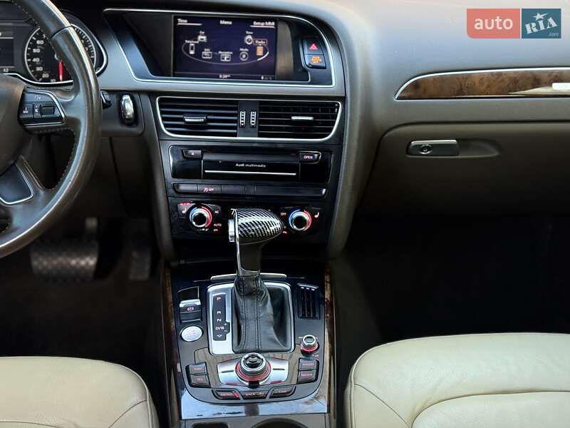 Седан Audi A4 2014 в Львові