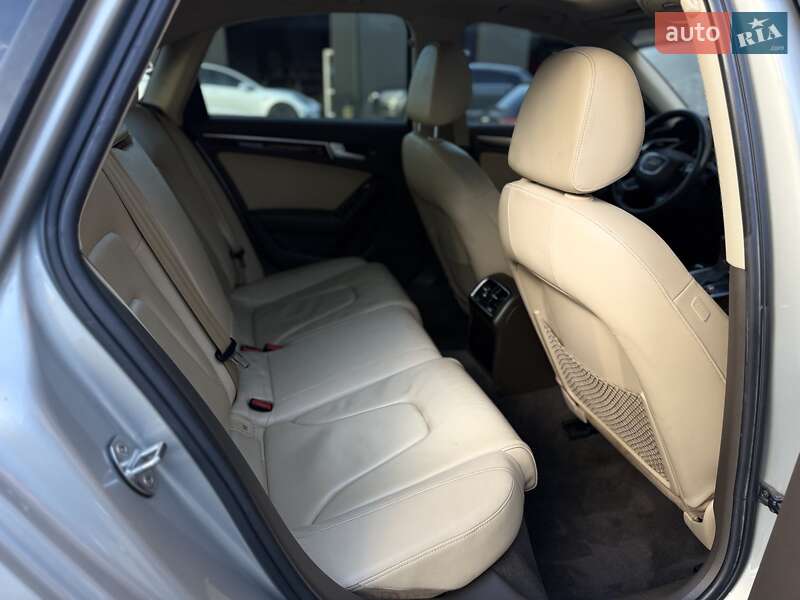 Седан Audi A4 2014 в Львові