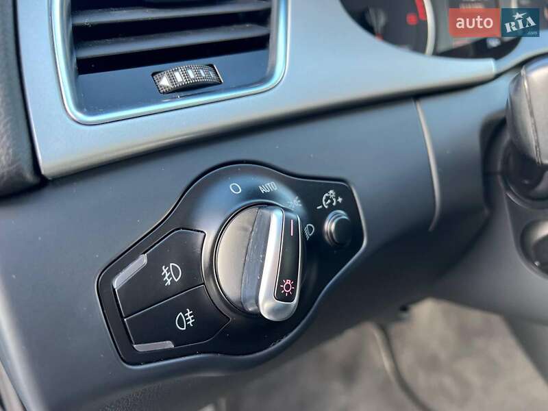 Седан Audi A4 2010 в Львове