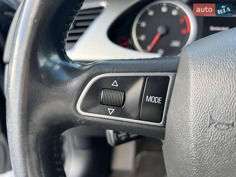 Седан Audi A4 2010 в Львове
