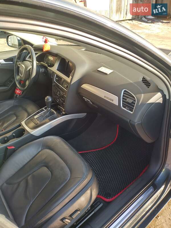 Седан Audi A4 2011 в Львові