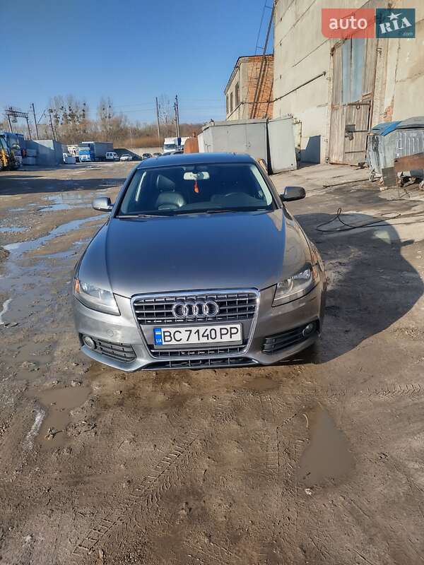 Седан Audi A4 2011 в Львові