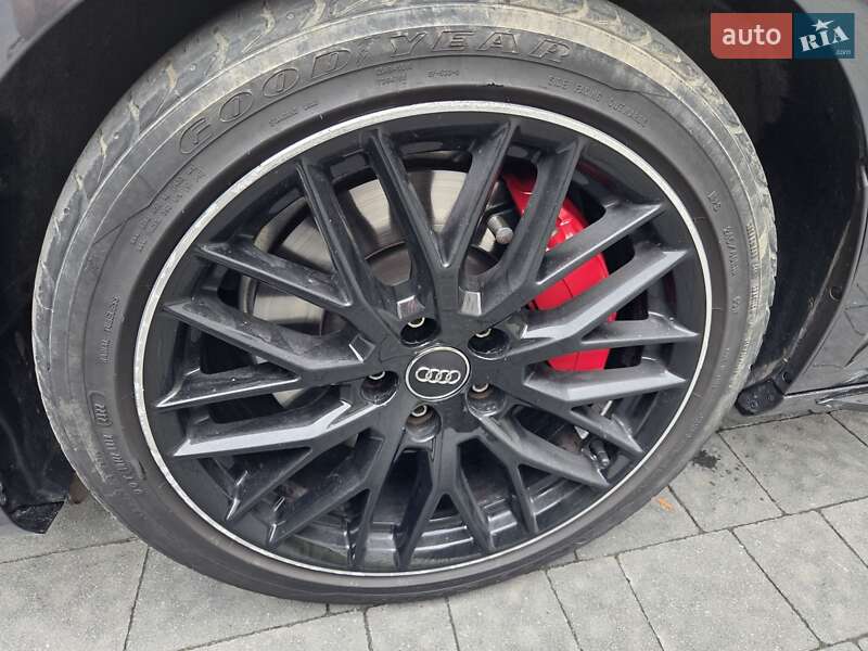 Седан Audi A4 2018 в Львові