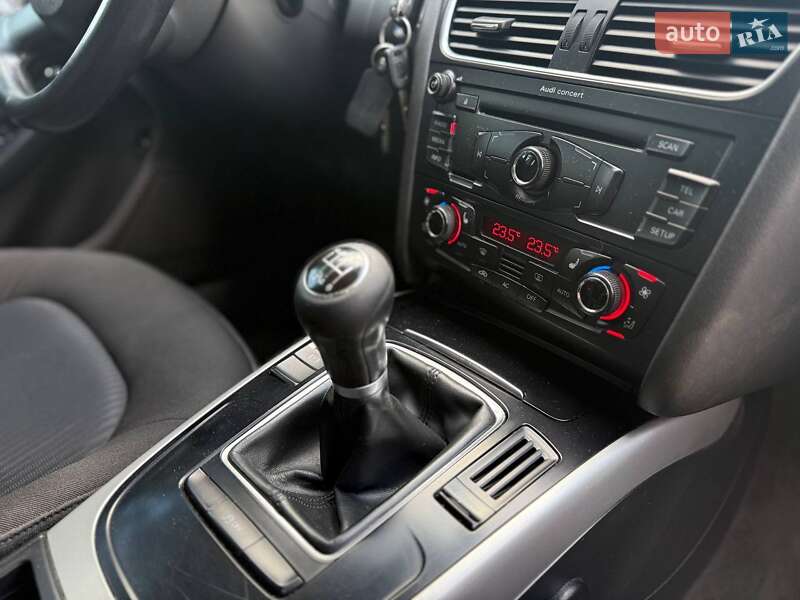 Седан Audi A4 2012 в Львові