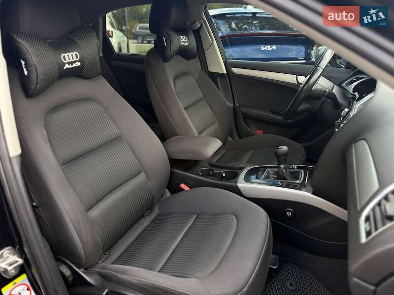 Седан Audi A4 2012 в Львові