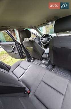 Седан Audi A4 2004 в 