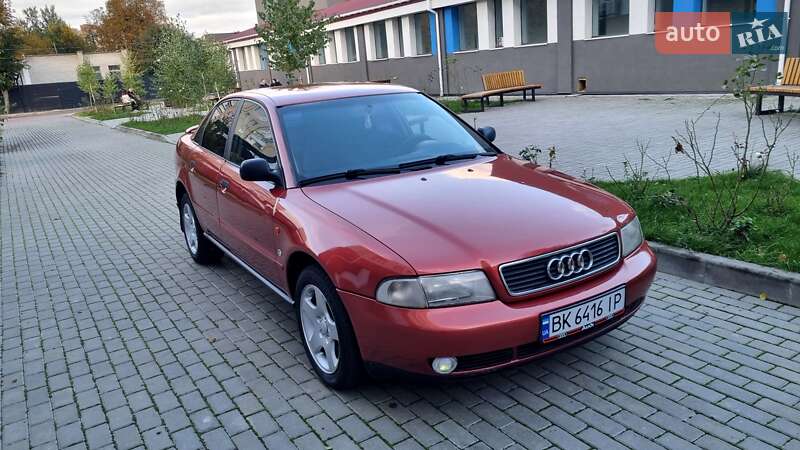 Седан Audi A4 1996 в Луцке