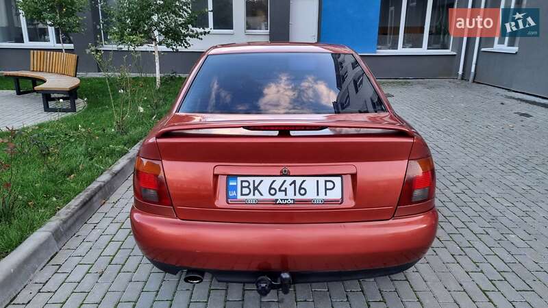 Седан Audi A4 1996 в Луцке