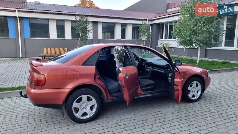 Седан Audi A4 1996 в Луцке