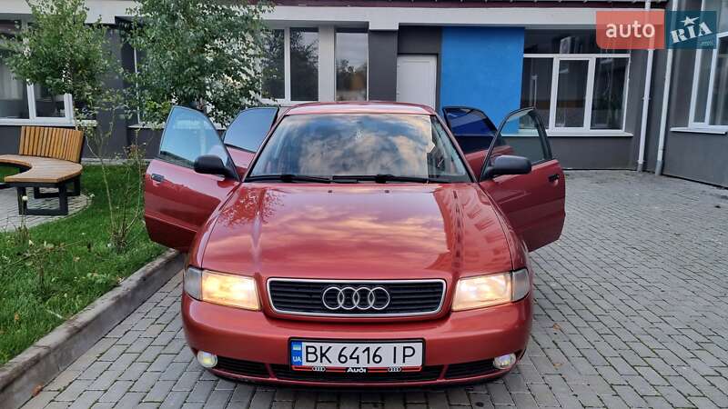 Седан Audi A4 1996 в Луцке