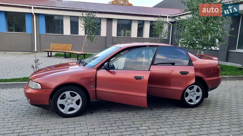 Седан Audi A4 1996 в Луцке