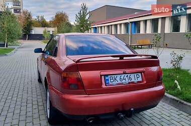 Седан Audi A4 1996 в 