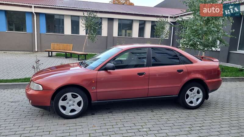 Седан Audi A4 1996 в Луцке