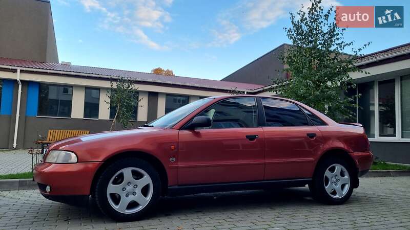 Седан Audi A4 1996 в Луцке