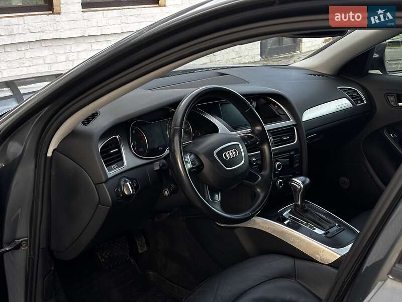 Седан Audi A4 2013 в Красилові