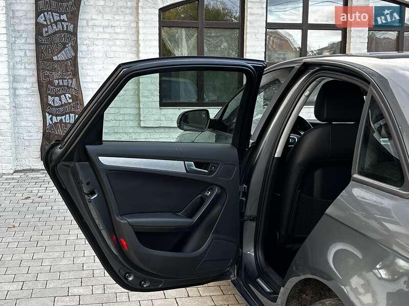 Седан Audi A4 2013 в Красилові