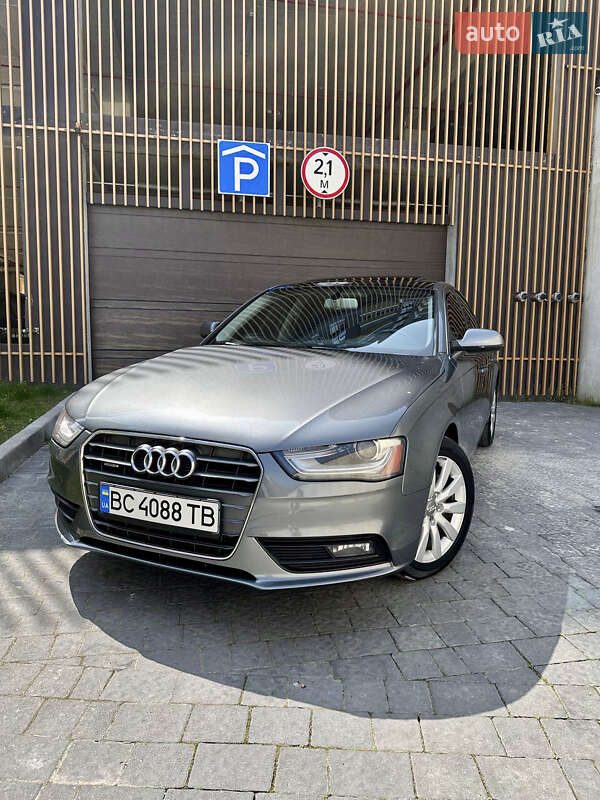 Седан Audi A4 2012 в 