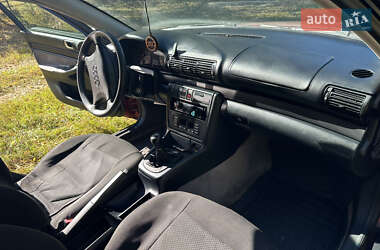Седан Audi A4 1995 в  фото 15 Седан Audi A4 1995 в
