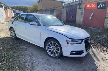 Седан Audi A4 2015 в 