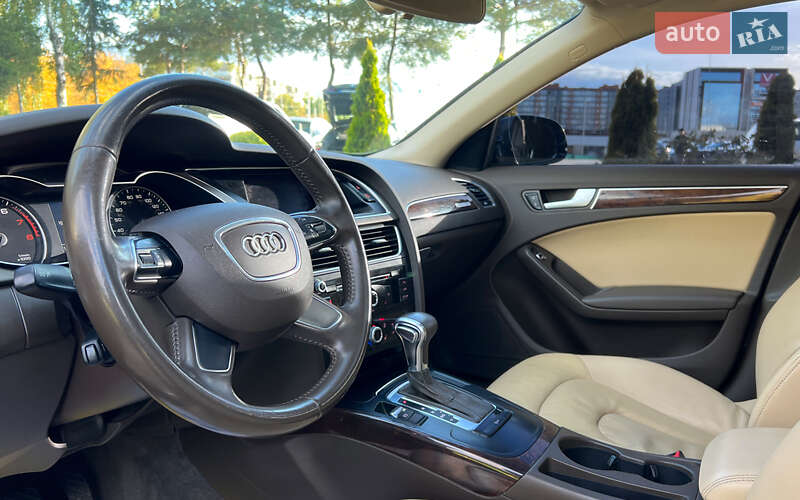 Седан Audi A4 2012 в Львове