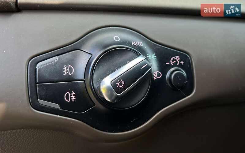 Седан Audi A4 2012 в Львове