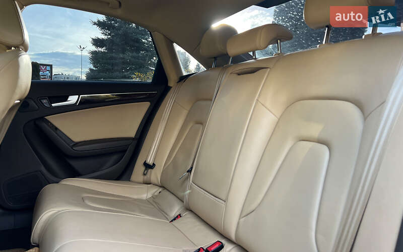 Седан Audi A4 2012 в Львове