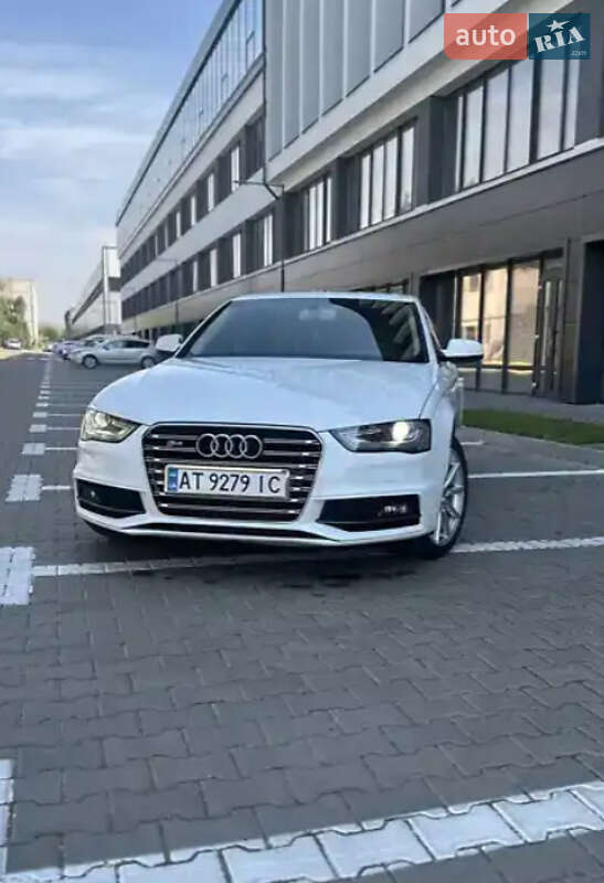 Седан Audi A4 2015 в Львове