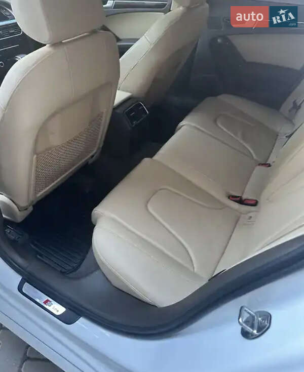 Седан Audi A4 2015 в Львове