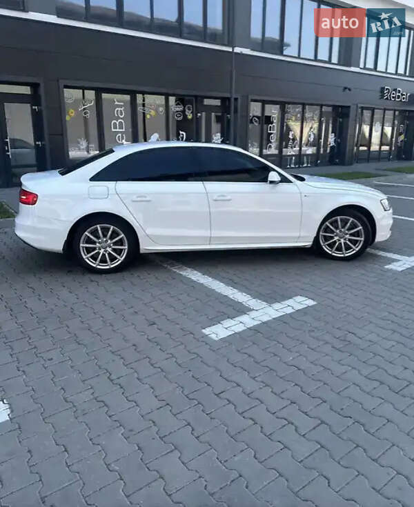 Седан Audi A4 2015 в Львове