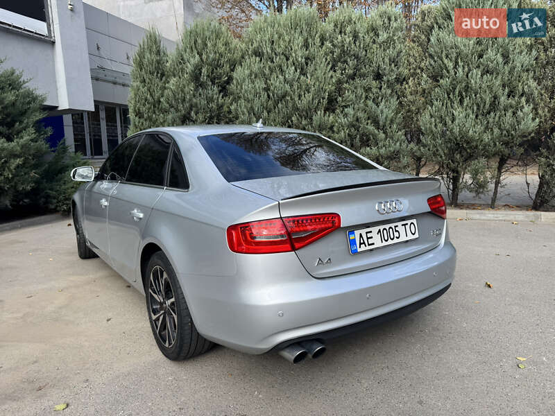 Седан Audi A4 2012 в Дніпрі