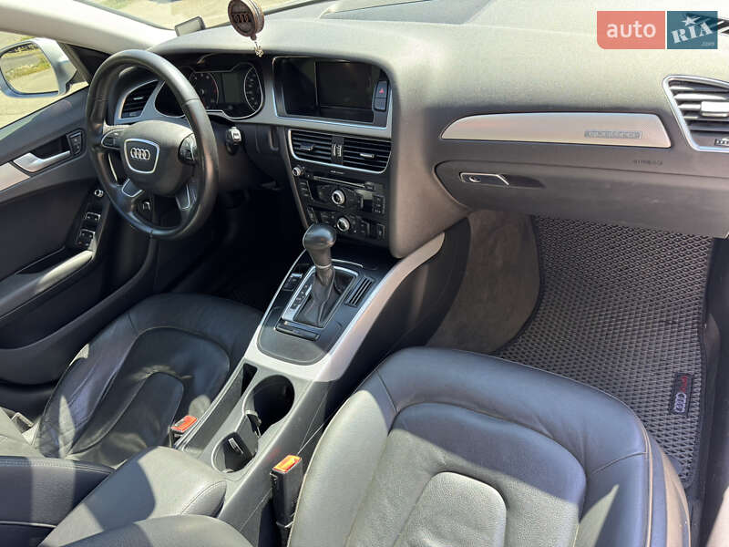 Седан Audi A4 2012 в Дніпрі