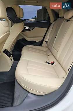 Седан Audi A4 2018 в 