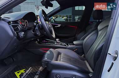 Седан Audi A4 2020 в 