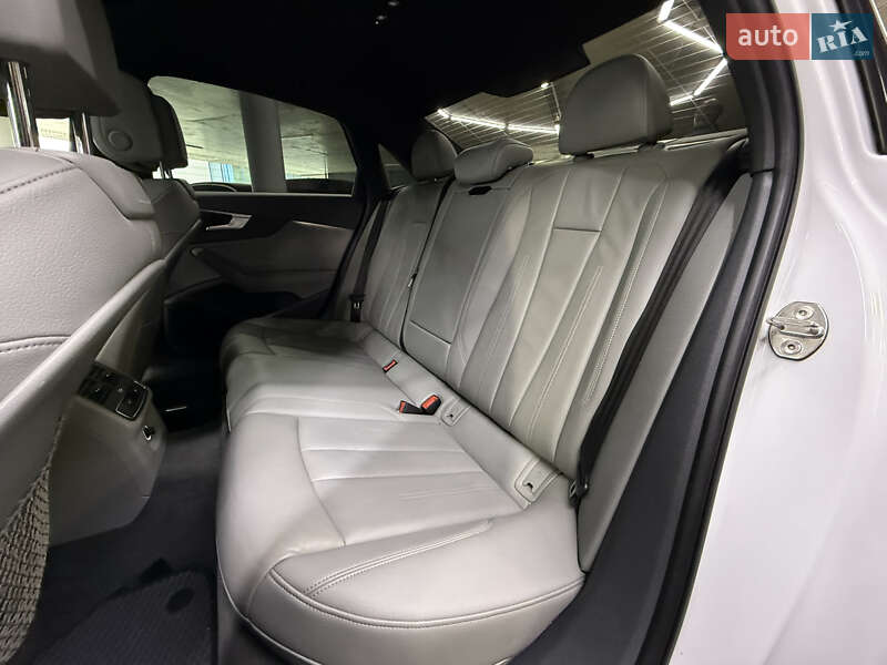 Седан Audi A4 2018 в Одессе