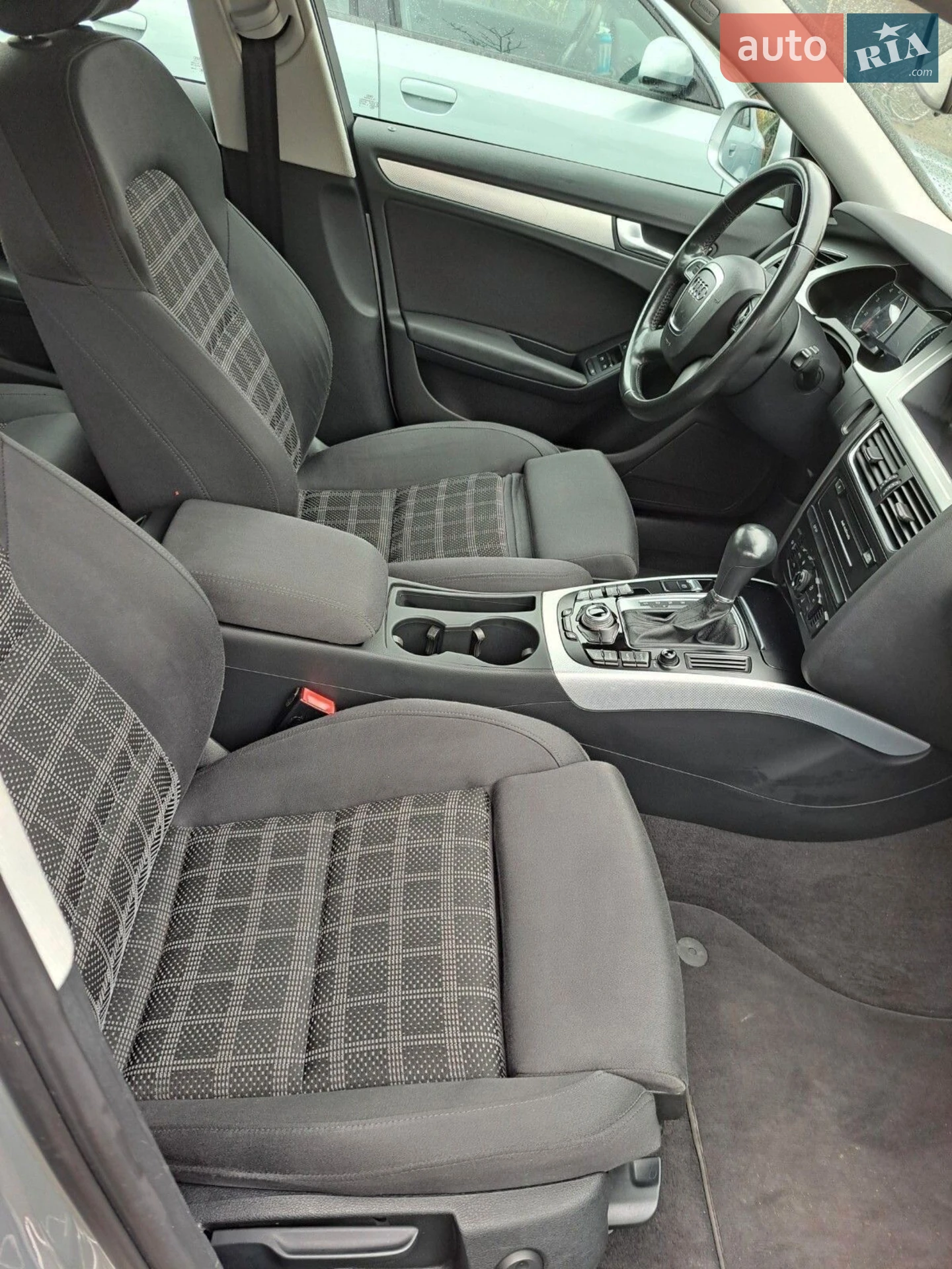2010 Audi A4 - мініатюра 7