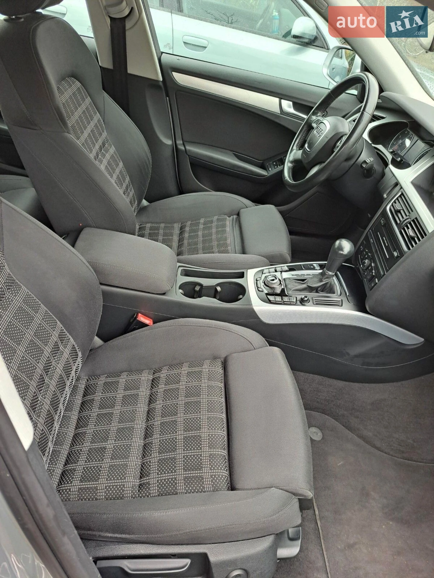 2010 Audi A4 - мініатюра 9