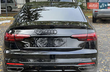 Седан Audi A4 2022 в 