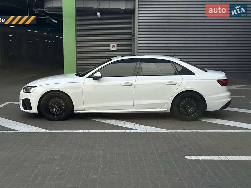 Седан Audi A4 2022 в Киеве