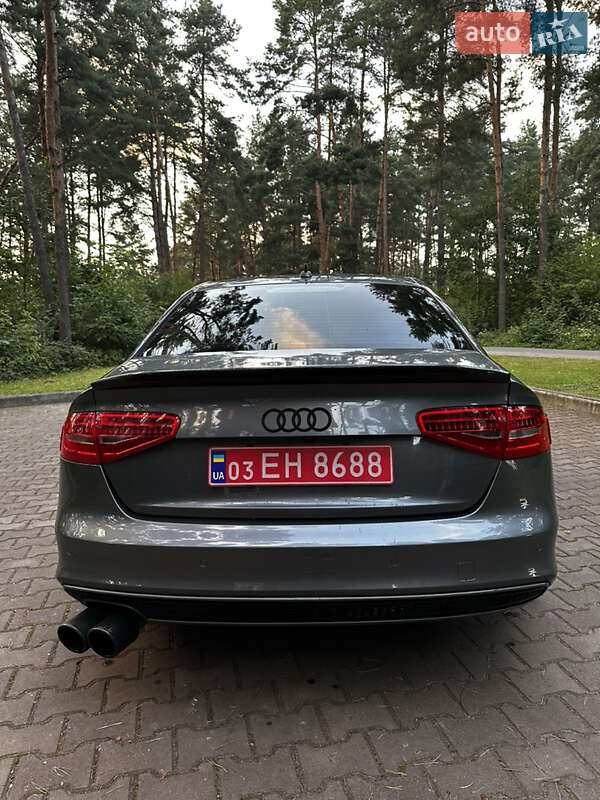 Седан Audi A4 2013 в Новояворівську