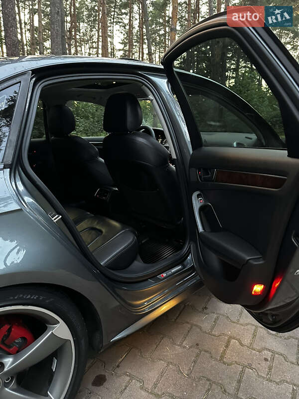 Седан Audi A4 2013 в Новояворівську