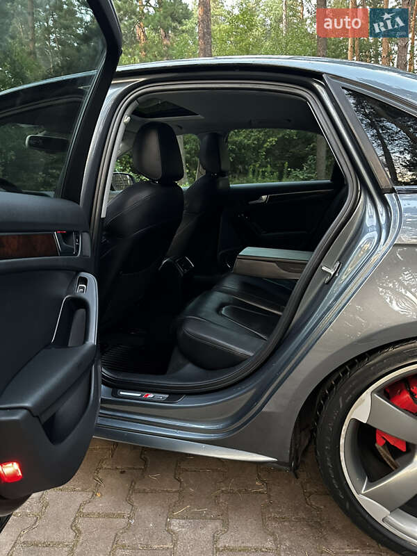 Седан Audi A4 2013 в Новояворівську