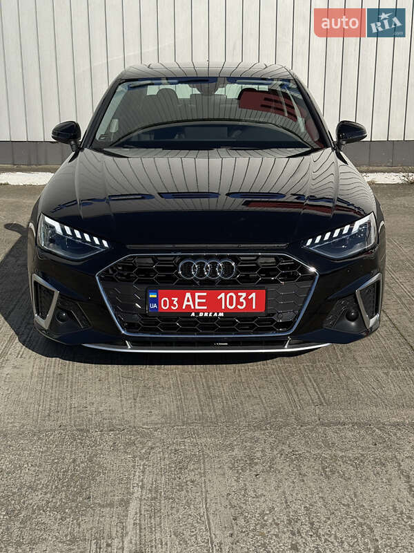 Седан Audi A4 2021 в Чернівцях