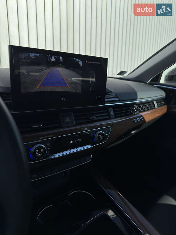 Седан Audi A4 2021 в Чернівцях