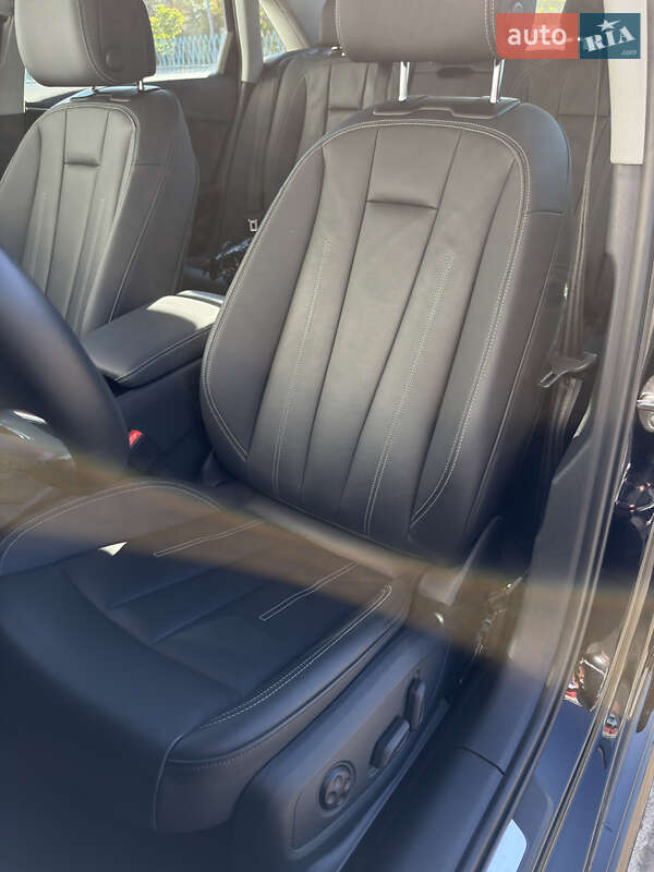 Седан Audi A4 2021 в Чернівцях