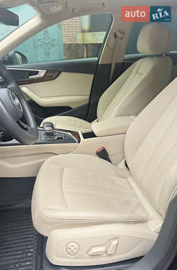 Седан Audi A4 2019 в 