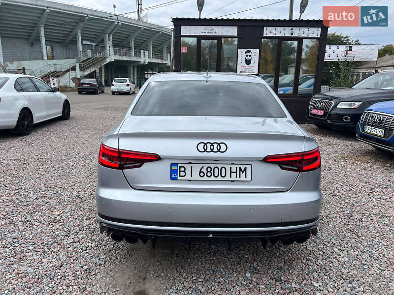 Седан Audi A4 2015 в Полтаві