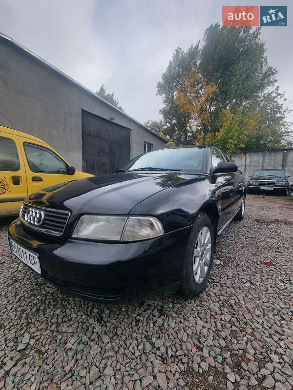 Седан Audi A4 1995 в Кременці