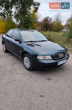 Седан Audi A4 1996 в  фото 5 Седан Audi A4 1996 в
